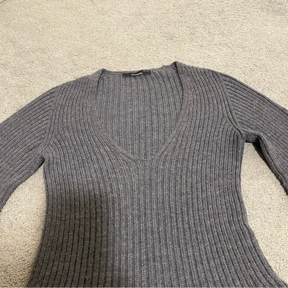 STEFANEL Wool V-Neck Ribbed Dress with Flared Sleeves & Hem - Picture 11 of 12